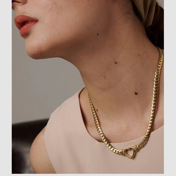 NEW 18K Gold Plated Chain Heart Necklace - Picture 2 of 4